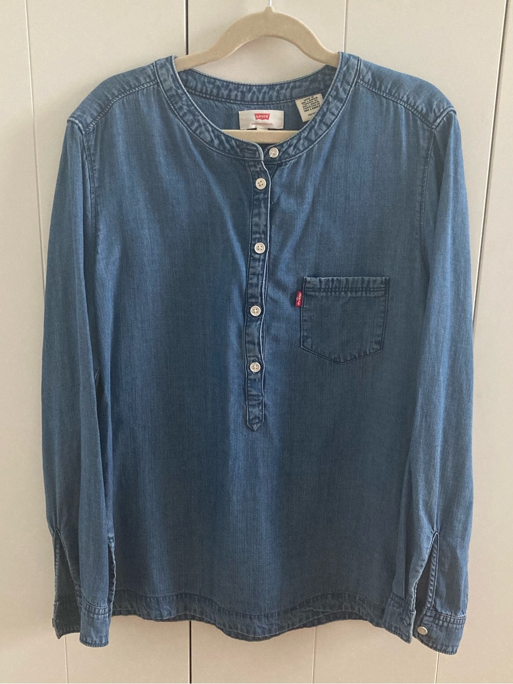 Vintage LEVI’S Blue Denim Henley Shirt/top
XS